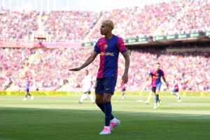 Read more about the article Lamine Yamal mocks Real Madrid with Cristiano Ronaldo celebration as Barcelona make insane comeback