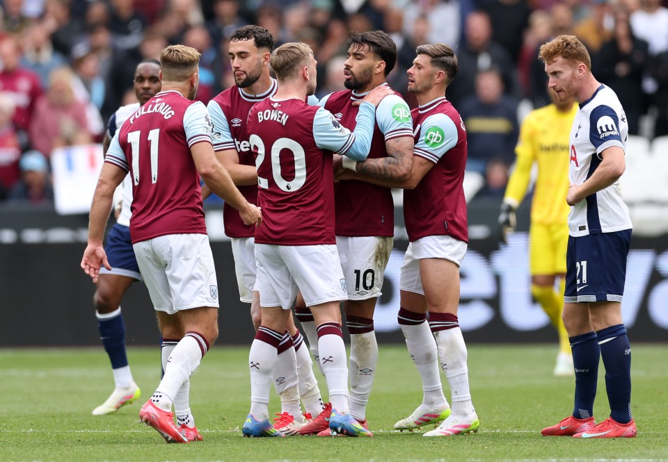 You are currently viewing Lucas Paqueta brought to tears over yellow card as West Ham stars forced to intervene