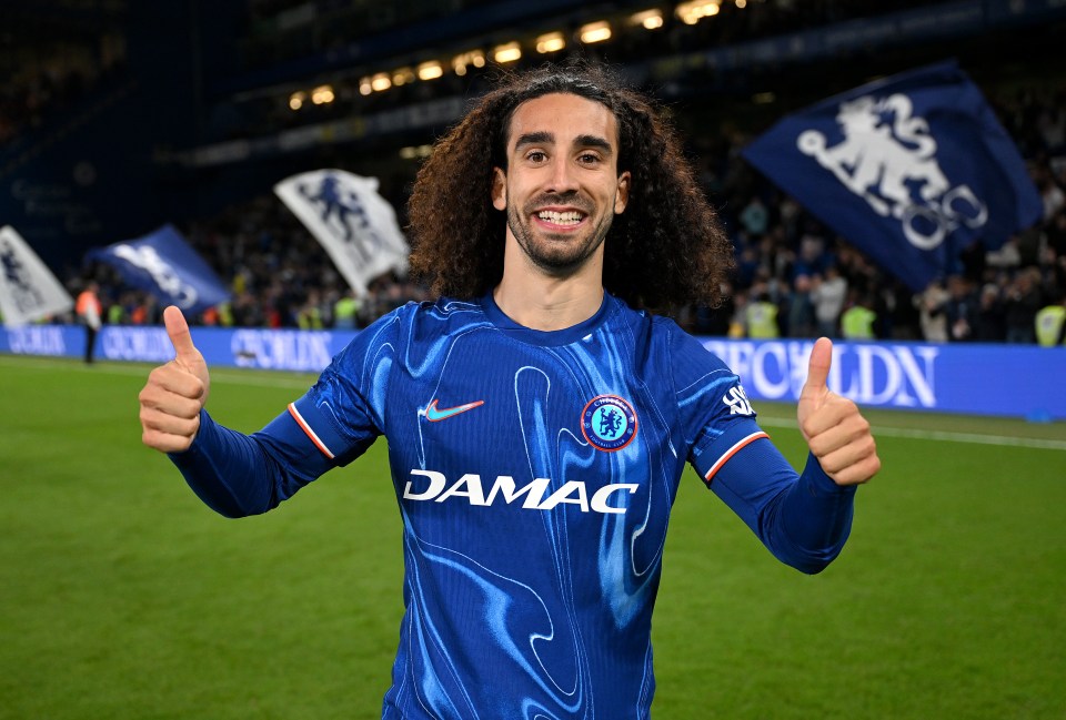 Read more about the article Pitch invader stops Manchester United attack as Chelsea edge closer to Champions League return