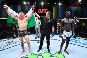 Read more about the article Welsh UFC star Mason Jones vows to ‘dismantle’ Conor McGregor’s ex-rival: ‘I’m faster, I’m stronger’