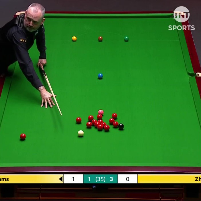 You are currently viewing Mark Williams leaves referee in stitches with sarcastic comment in historic World Championship final