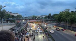 Read more about the article Rioters fire fireworks at police in Paris in chaotic scenes during Champions League final