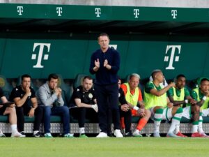 Read more about the article Robbie Keane needed stitches after bizarre trophy injury and gives Premier League manager future update
