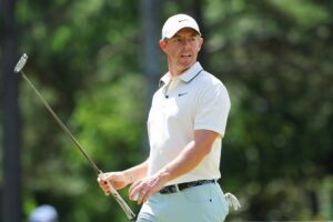 Read more about the article Rory McIlroy’s lost ball sends PGA Championship volunteer plunging into lake to retrieve it