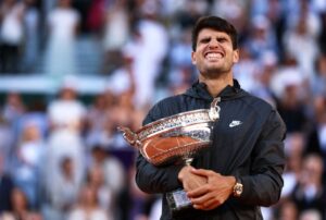 Read more about the article How to watch 2025 French Open: UK TV channel and live stream details as Carlos Alcaraz and Iga Swiatek defend at Roland Garros