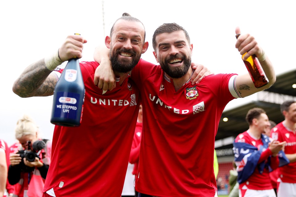Read more about the article ‘Don’t know what to say’ – Ryan Reynolds reacts as ex-Premier League striker announces unwanted Wrexham exit