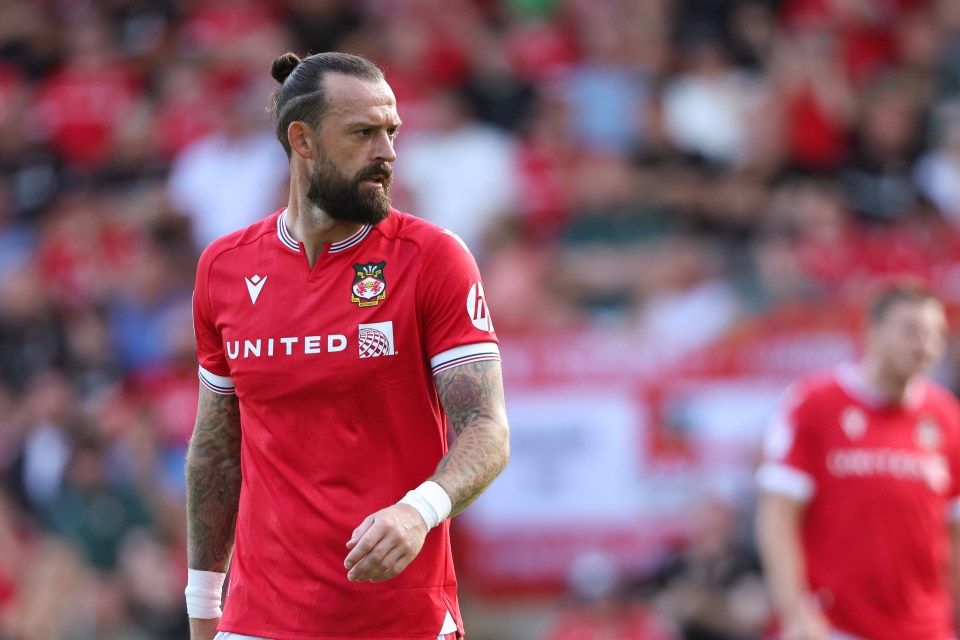 Read more about the article Wrexham release eight players days after Las Vegas party as striker turns down new contract offer