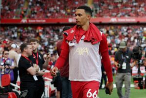 Read more about the article Martin Keown hits out at Jamie Carragher for ‘incendiary’ Trent Alexander-Arnold comments
