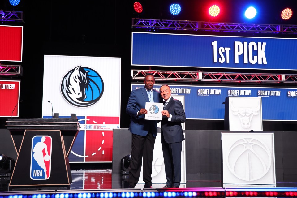 You are currently viewing ‘First call I’m making’ – Charles Barkley breaks down bold Giannis-Cooper Flagg trade
