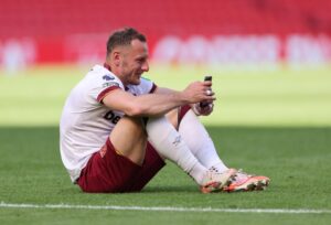 Read more about the article Axed West Ham star desperate to stay in England as son signs for Hammers academy