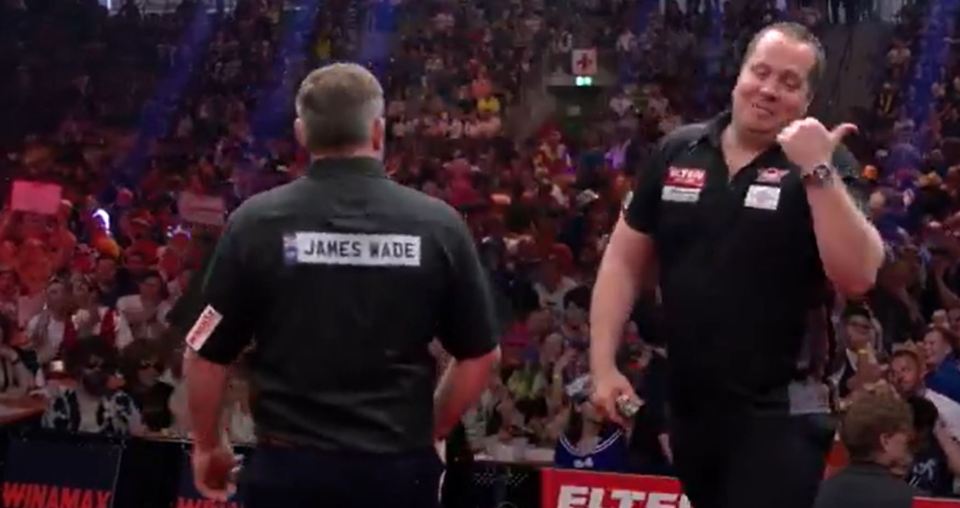 You are currently viewing PDC star jokingly squares up to rival after being pushed twice in ‘pantomime’ scenes