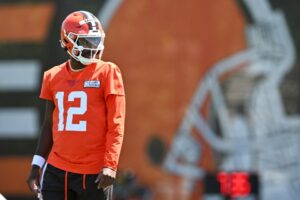 Read more about the article Shedeur Sanders ‘going solo’ theory helps explain stunning fall in NFL Draft with pro career already in limbo