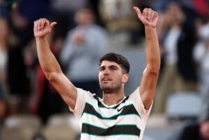 Read more about the article Carlos Alcaraz makes crowd laugh as he issues apology after ‘perfect’ win