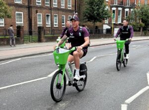 Read more about the article Farcical scenes see England stars ride bikes to stadium with West Indies ‘stuck north of the river’