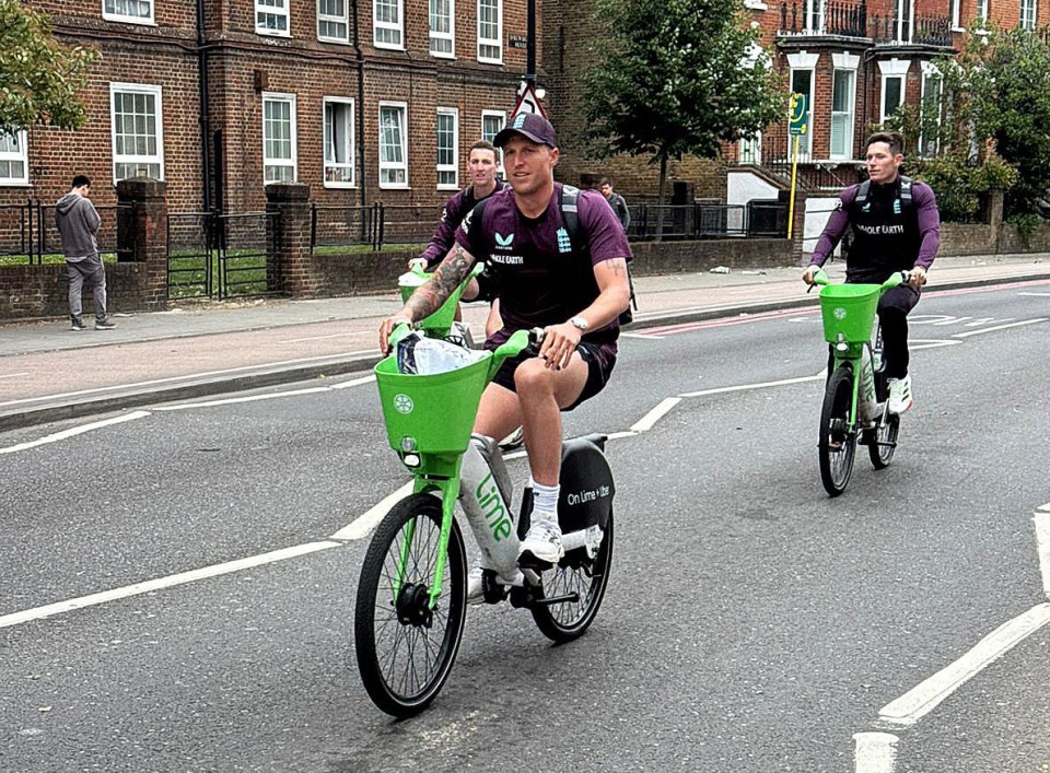 You are currently viewing Farcical scenes see England stars ride bikes to stadium with West Indies ‘stuck north of the river’