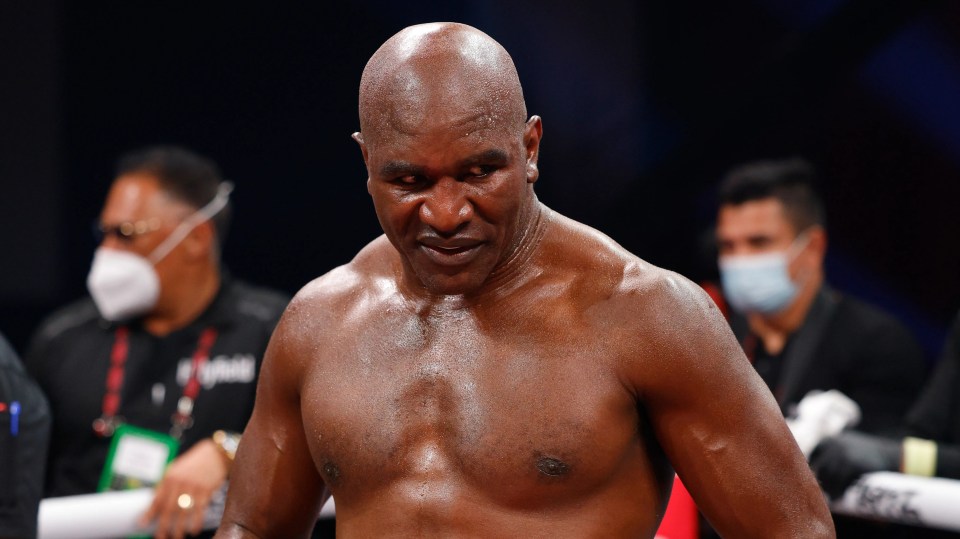 You are currently viewing Evander Holyfield honestly names the one boxer he regrets fighting: ‘Should have listened’