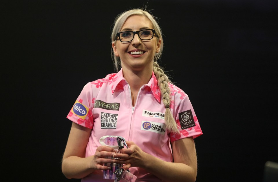 You are currently viewing ‘That hurts’ – Fallon Sherrock announces break from darts in emotional statement