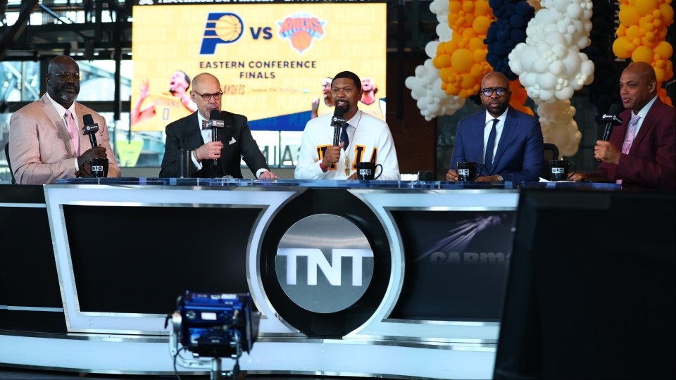 You are currently viewing Fans fume at claim Mina Kimes could replace $22m Inside the NBA host as Bill Simmons says ESPN will ruin show