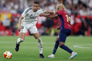 Read more about the article Ballon d’Or contender Lamine Yamal has astonishing record against Kylian Mbappe after just seven games