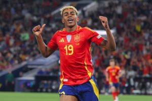 Read more about the article Lamine Yamal inflicts unwanted 56-year first on France as Kylian Mbappe and co. shell-shocked