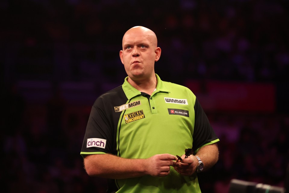 You are currently viewing Michael van Gerwen halted darts match and refused to throw over referee dispute