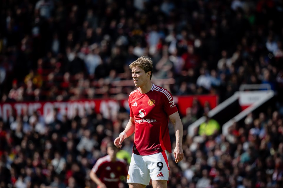 You are currently viewing ‘Confidence is shot’ – Rasmus Hojlund could swap Manchester United for Champions League club